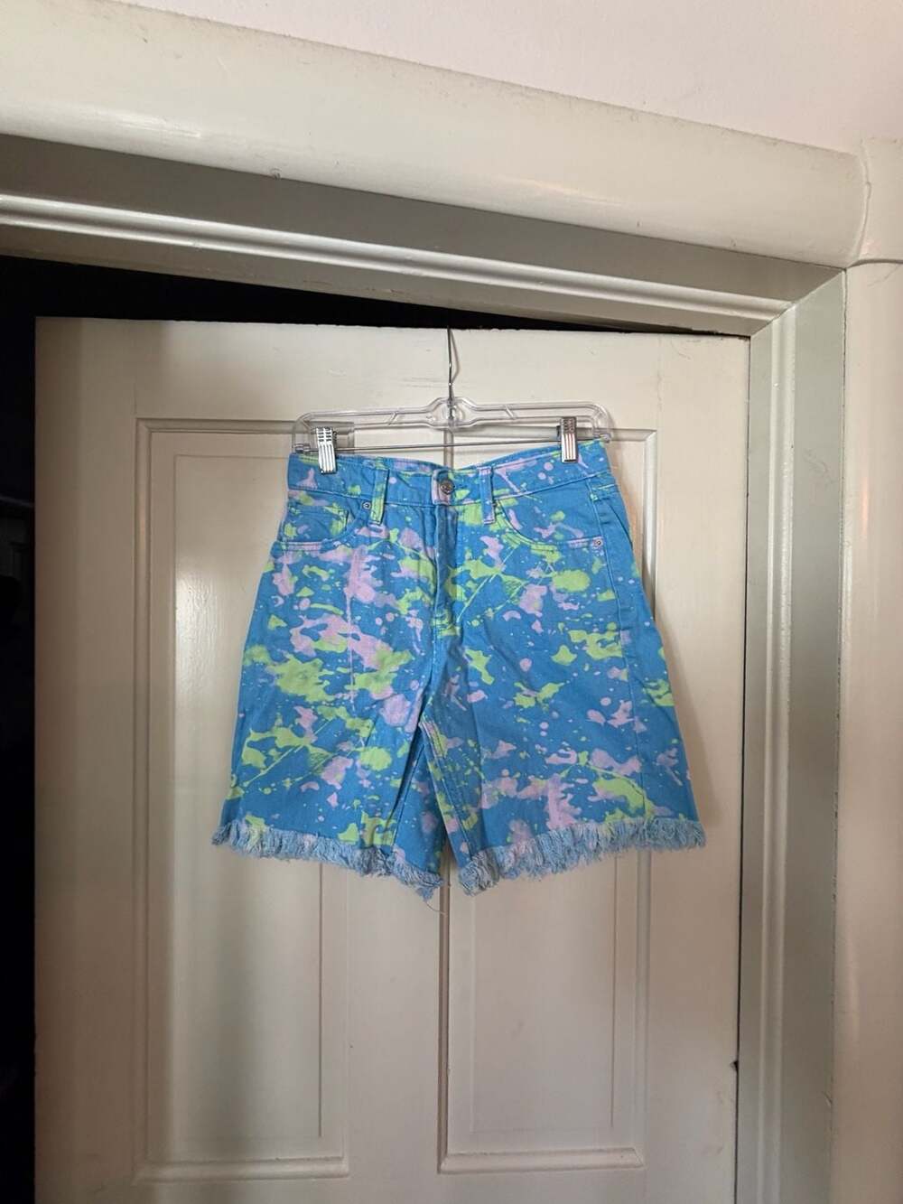 Wild Fable Bermuda Denim Shorts Size 0 Blue Paint Splatter Raw Hem